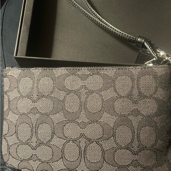 Coach Signature Jacquard Small Wristlet in Smoke BlackNew in Box - Picture 4 of 8